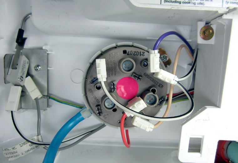 Замена датчика воды в стиральной машине Zerowatt